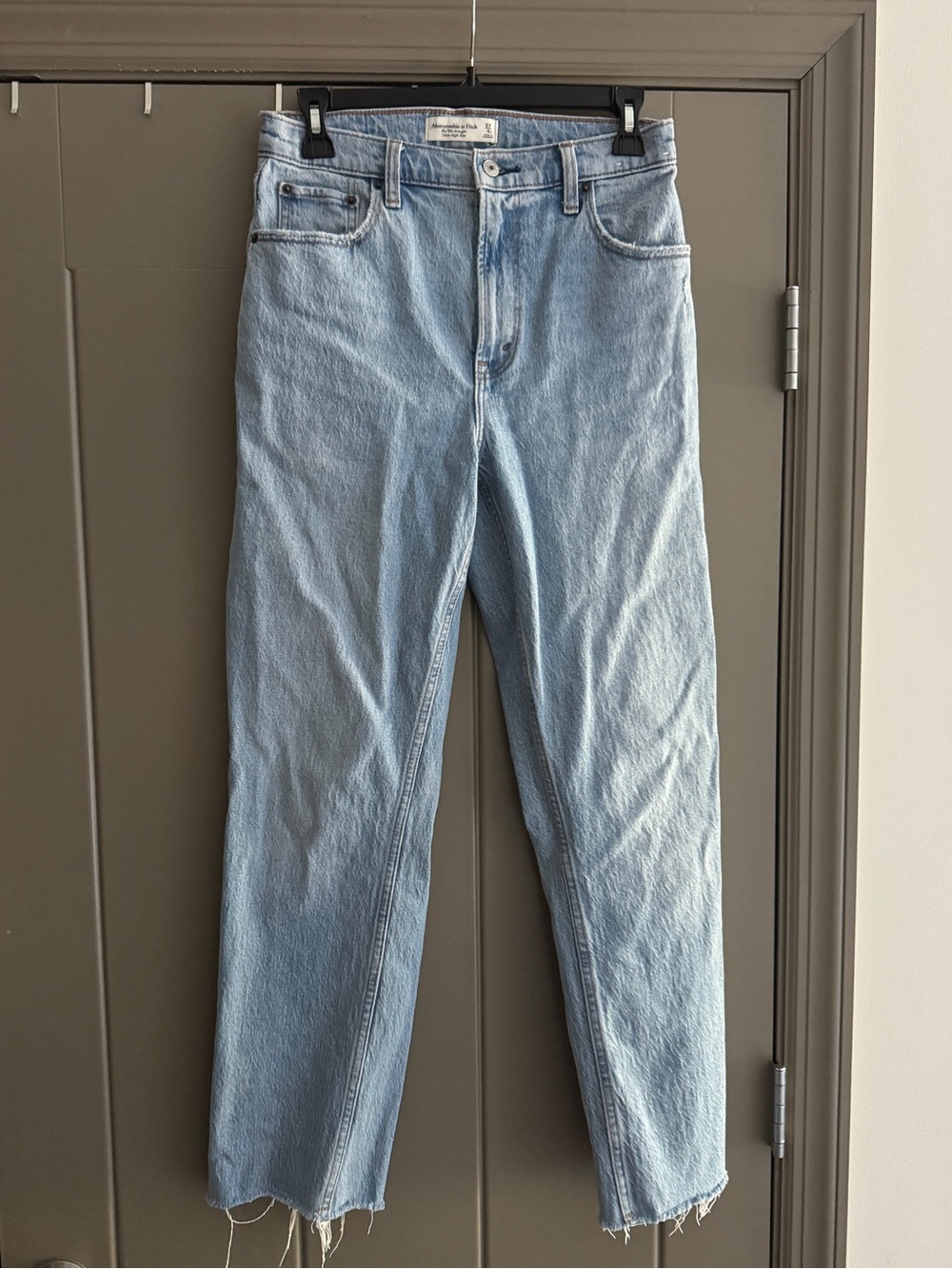 Abercrombie & Fitch High Rise 90’s Straight Leg Jeans - Size 27